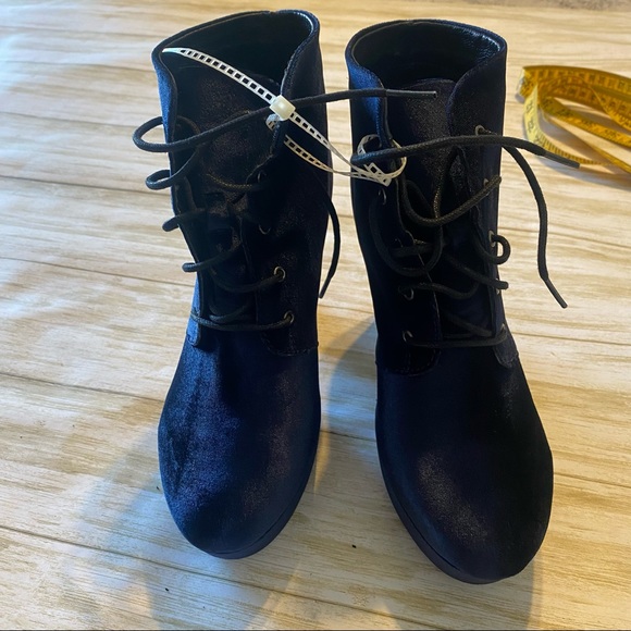 Steve Madden Booties 8 - Picture 6 of 9